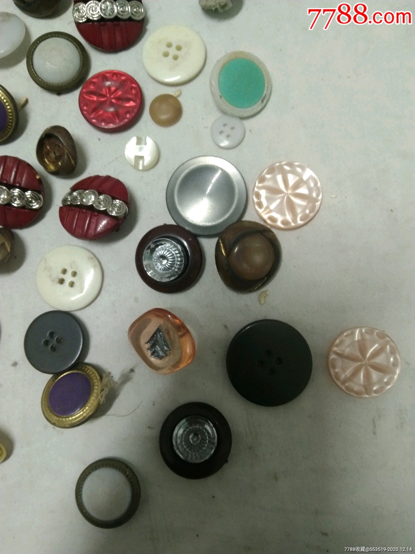 60个老纽扣合售