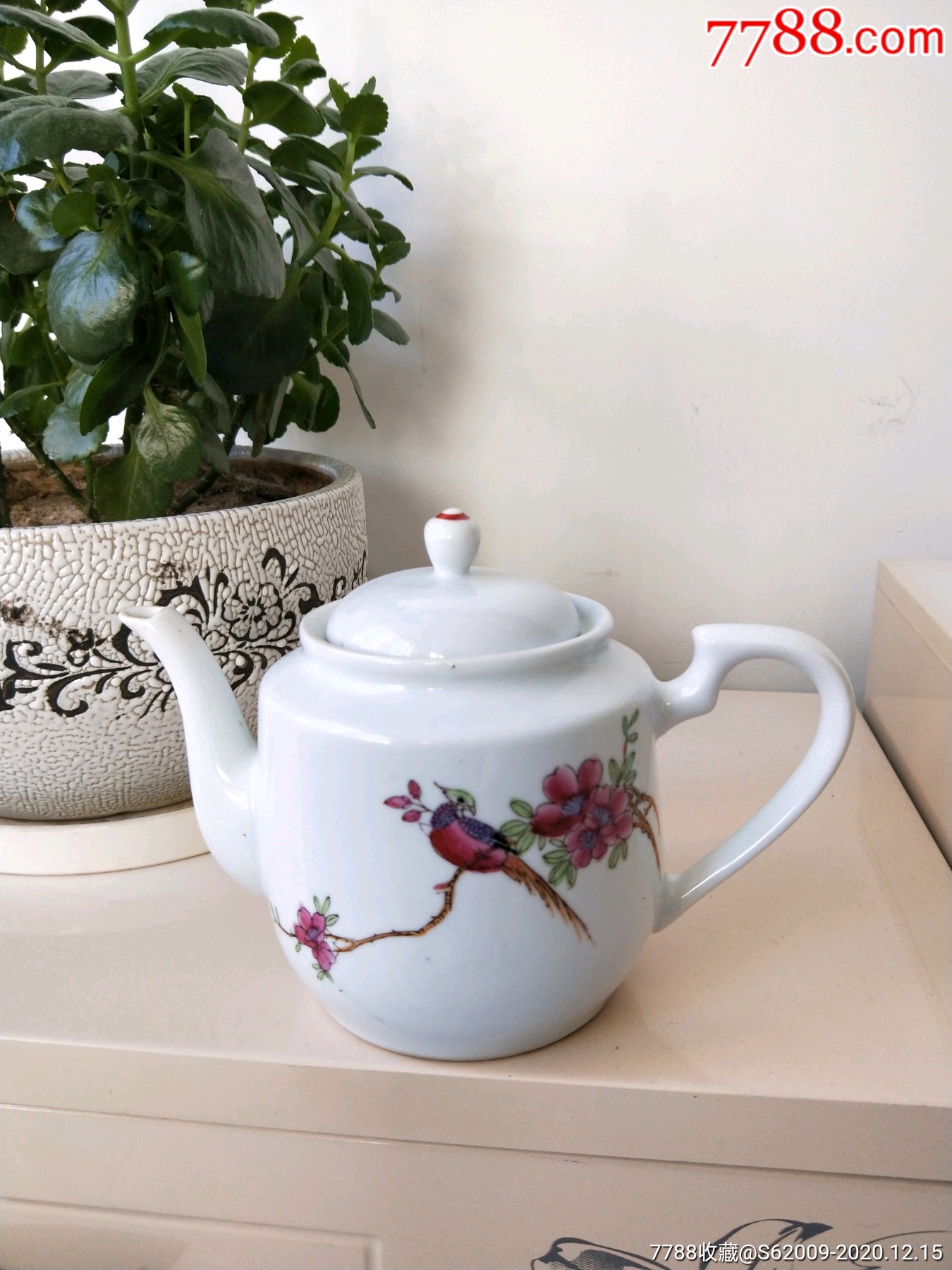 【海】粉彩茶壺　花鳥文　時代　骨董品 時代品 中国美術 五彩花鳥文壺 | 景徳鎮窯 | 収蔵品詳細 | 作品を知る | 東京富士美術館