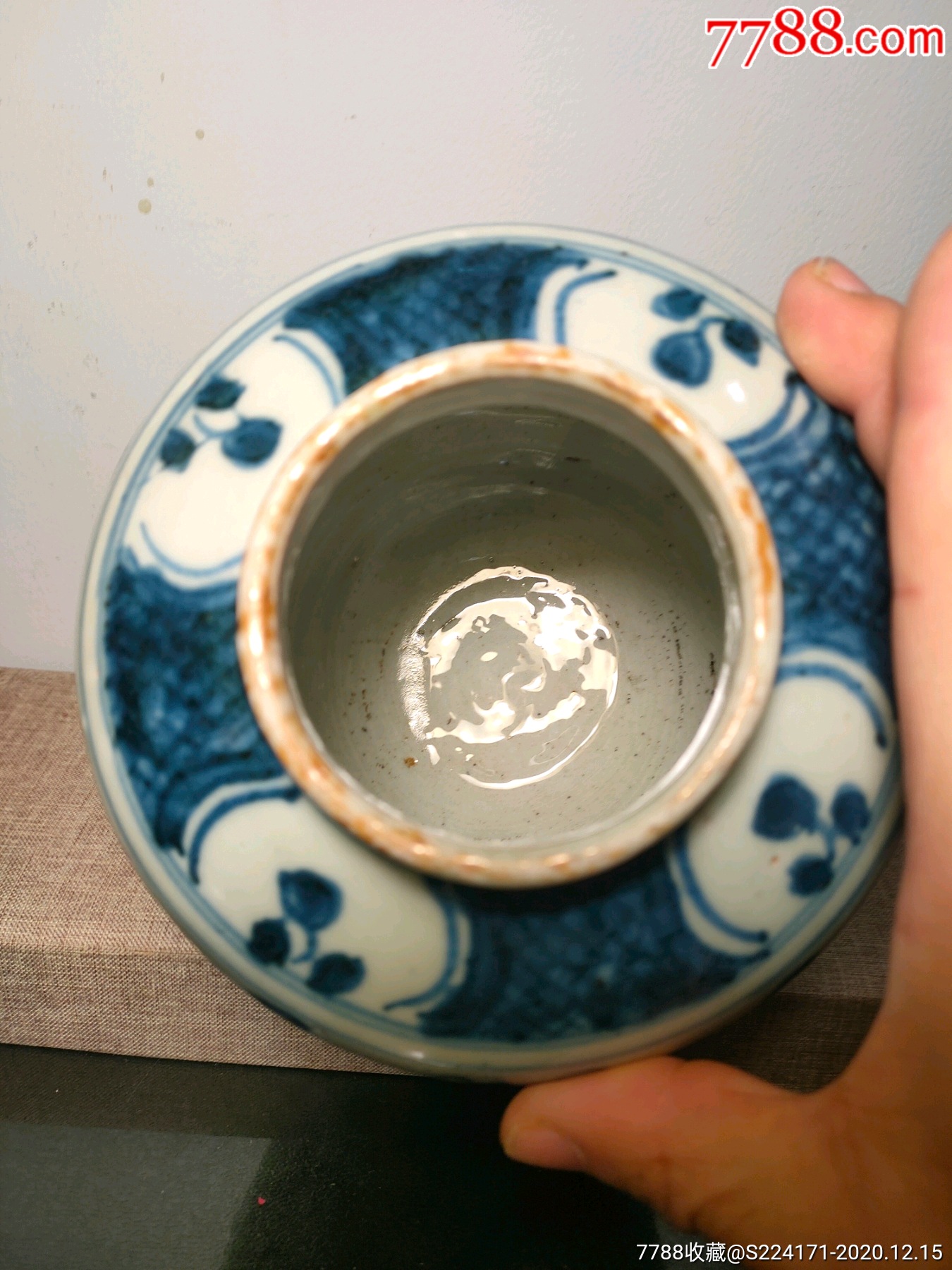 树叶款明代青花罐