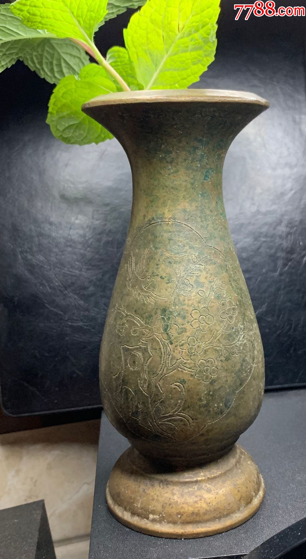 民国錾刻花鸟纹铜花瓶(己鉴定)