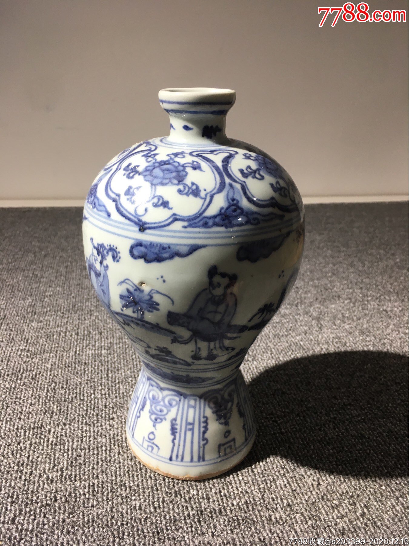 青花人物故事梅瓶