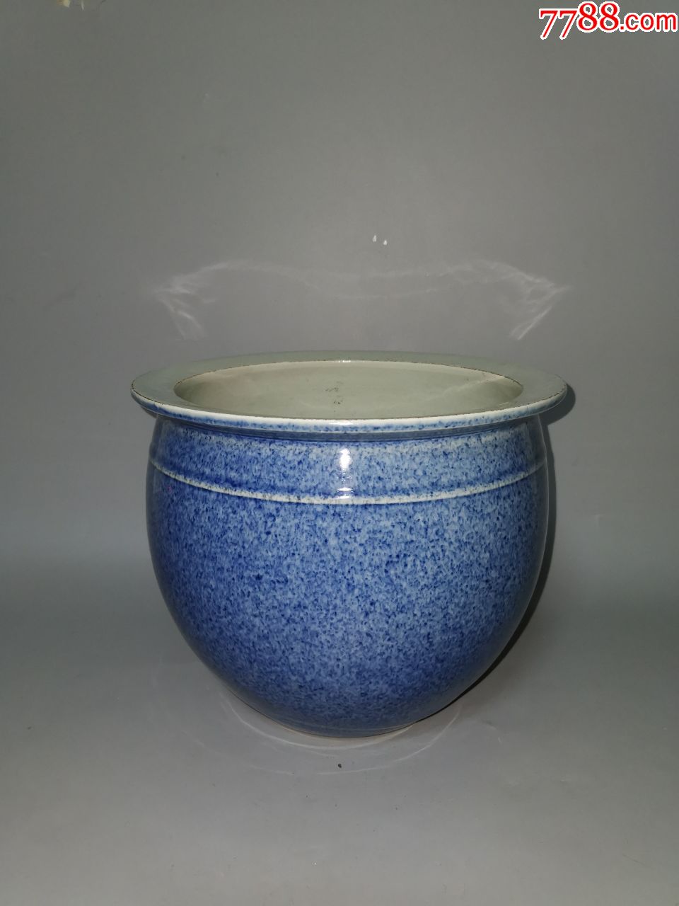 洒蓝折沿卷缸-蓝釉瓷-7788校徽收藏