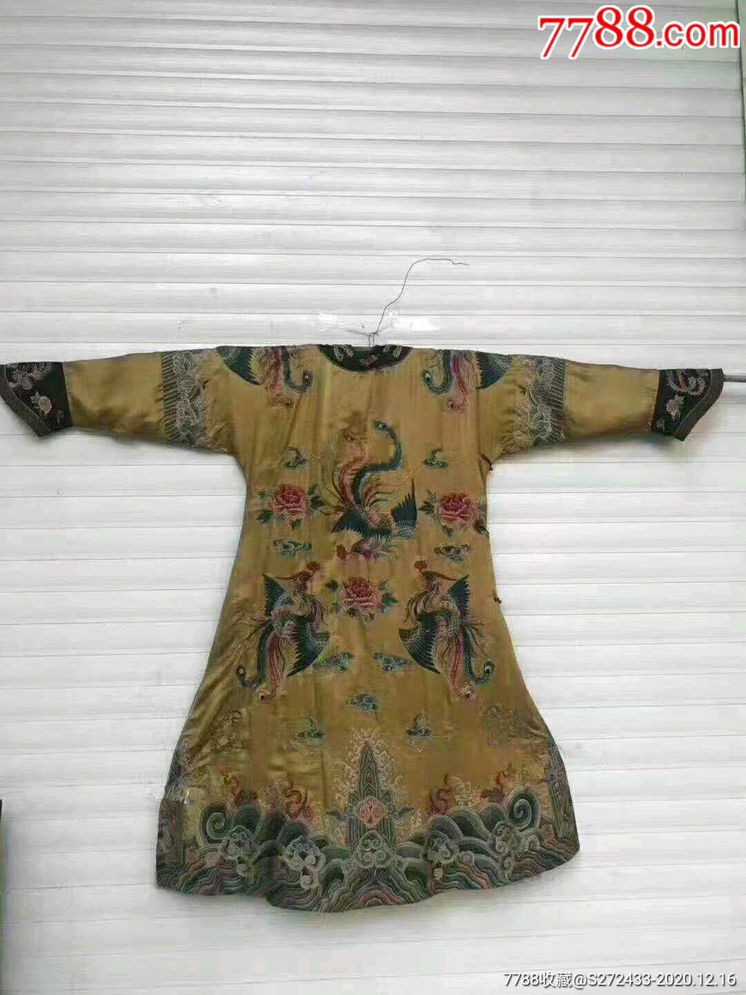 凤袍.纯手工刺绣丝绸面料.长140.宽190公分.皇后凤袍样式,与满族贵妇