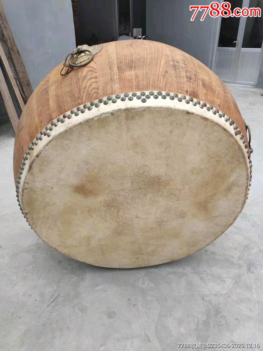 牛皮大鼓,保存完整,声音洪亮,正常使用