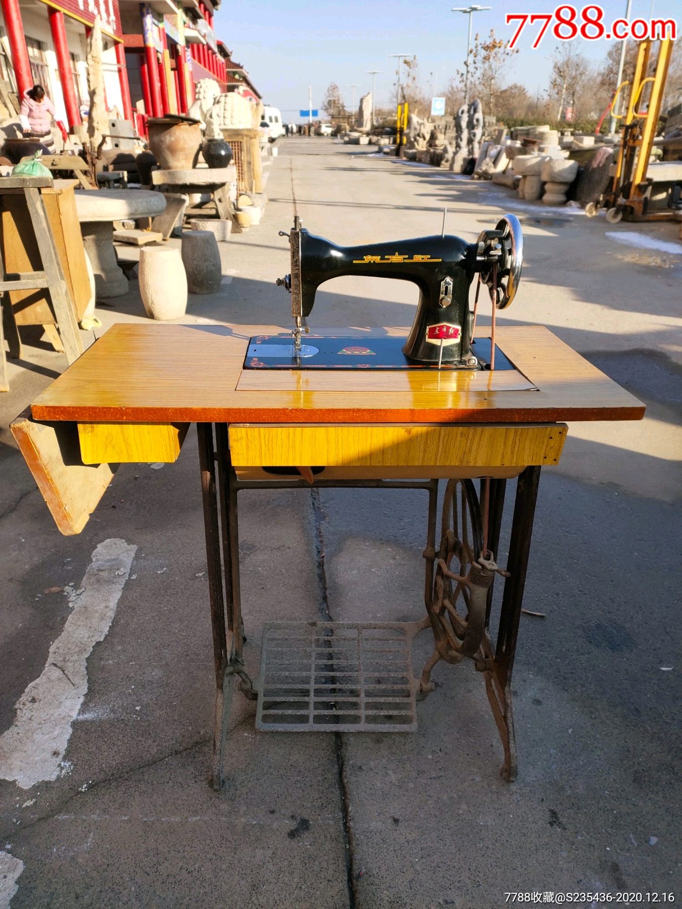 65年,西安生产的东方红缝纫机.9.5成新!基本没用!正常使用!包老