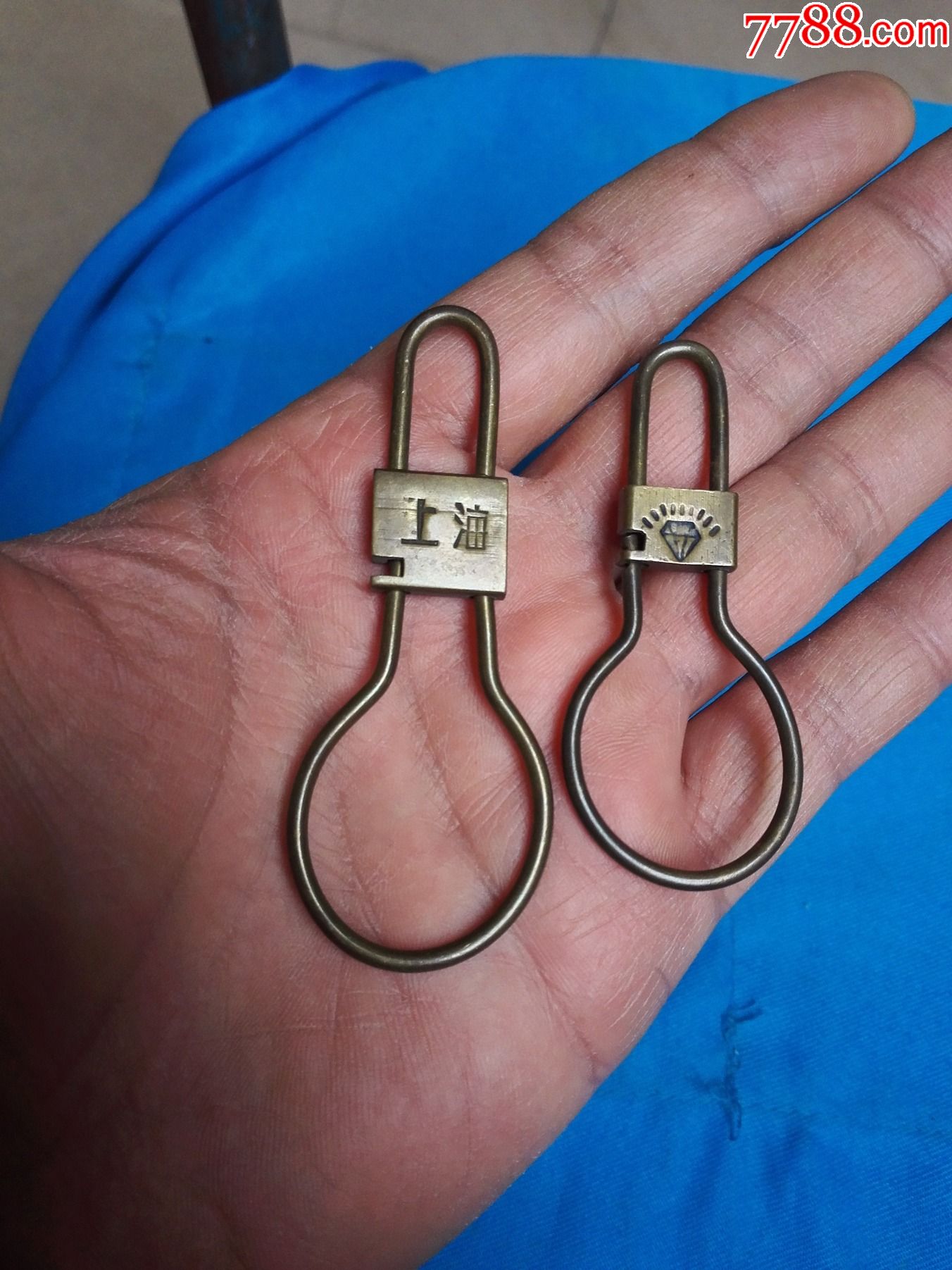 两个老铜钥匙扣合售