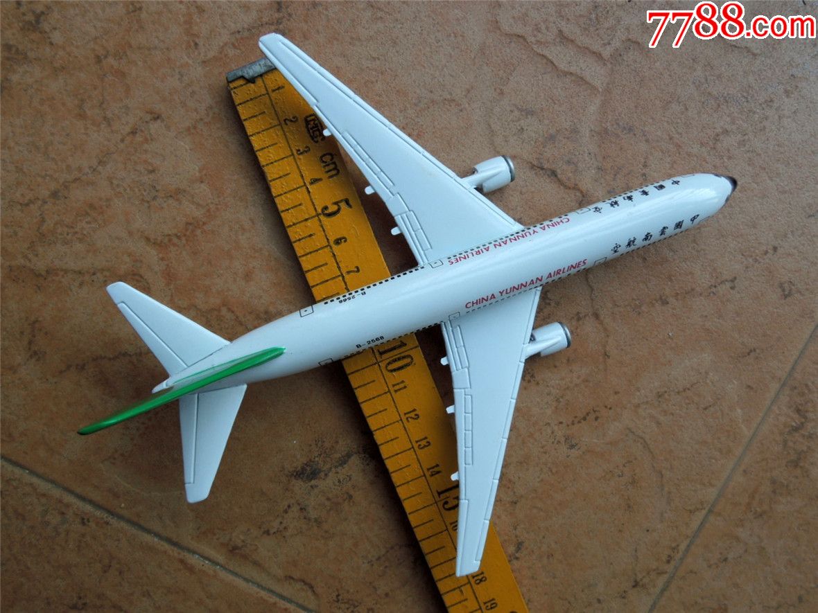 航空收藏2012早期雲南航空已撤銷大號波音737金屬飛機19cm