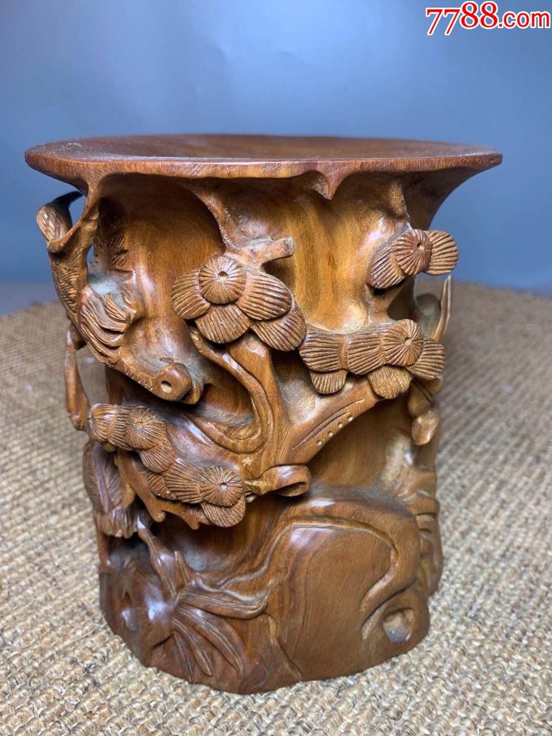 老绿檀木纯手工雕刻梅花仙鹤木笔筒,工艺精湛