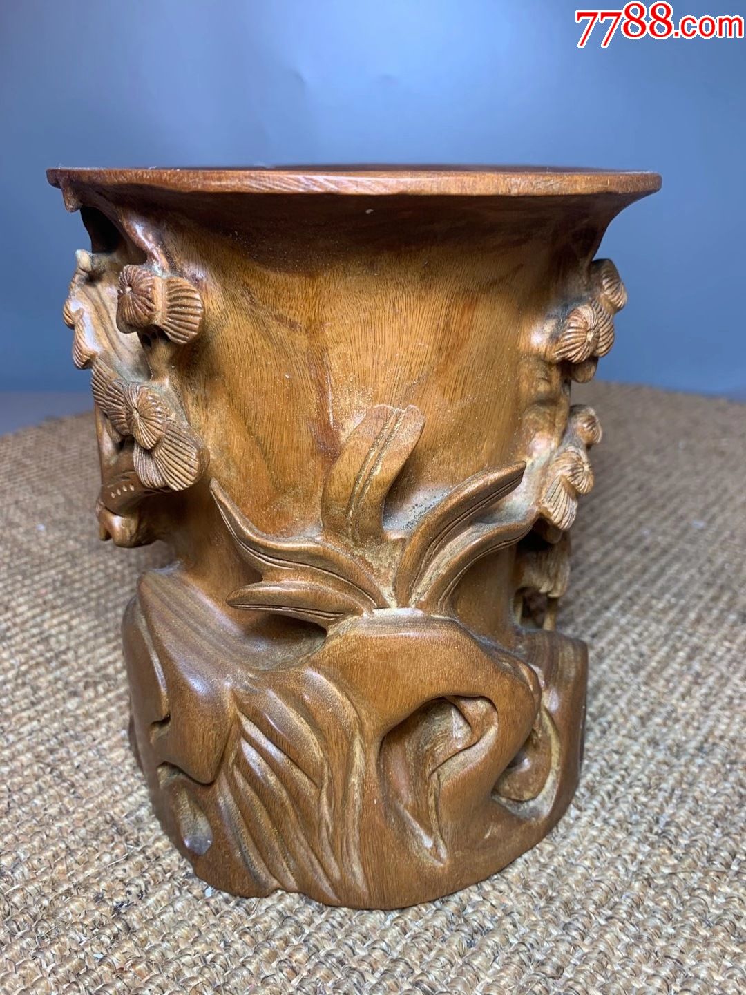 老绿檀木纯手工雕刻梅花仙鹤木笔筒,工艺精湛