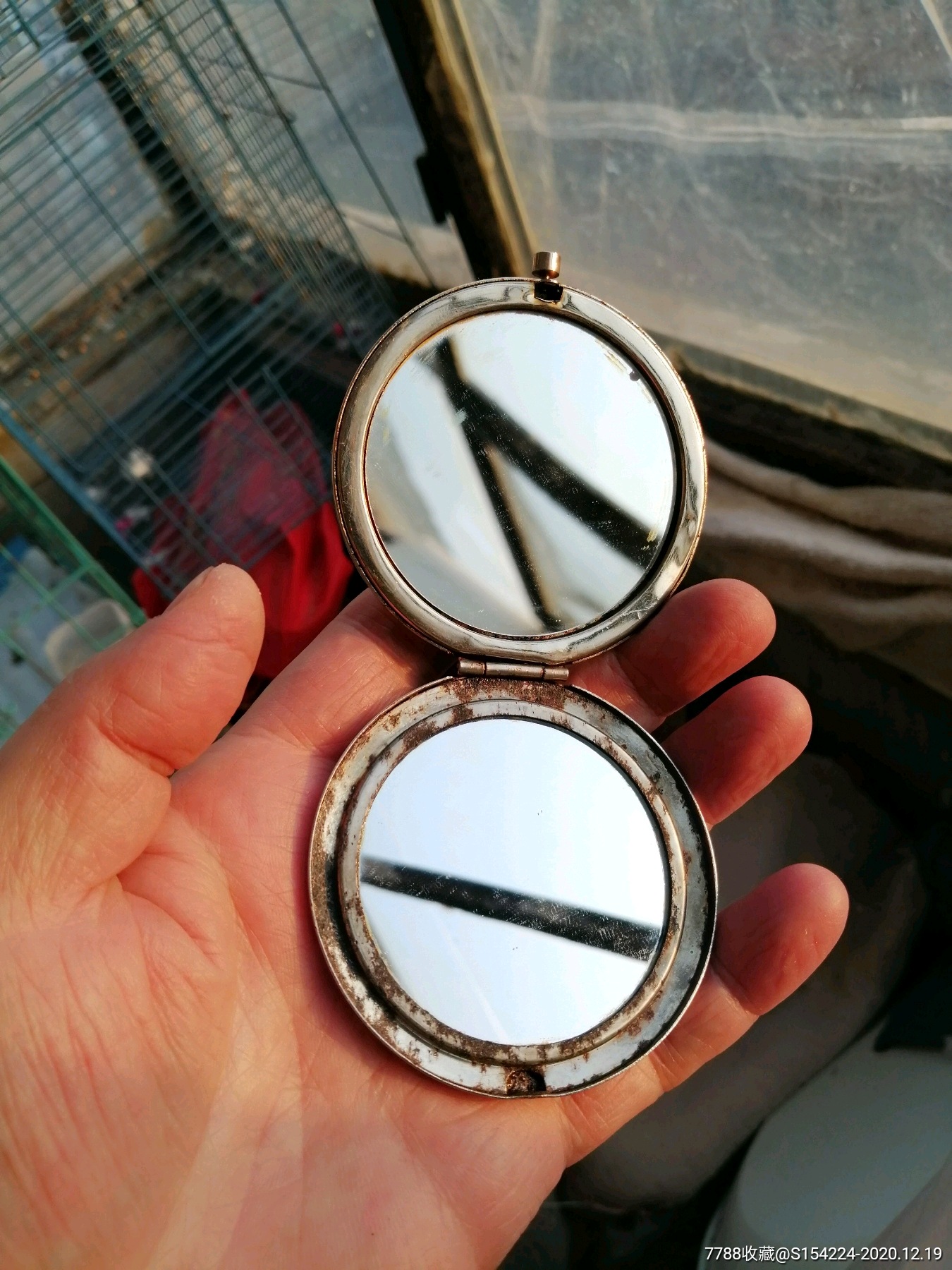 七十年代特殊工艺随身镜子