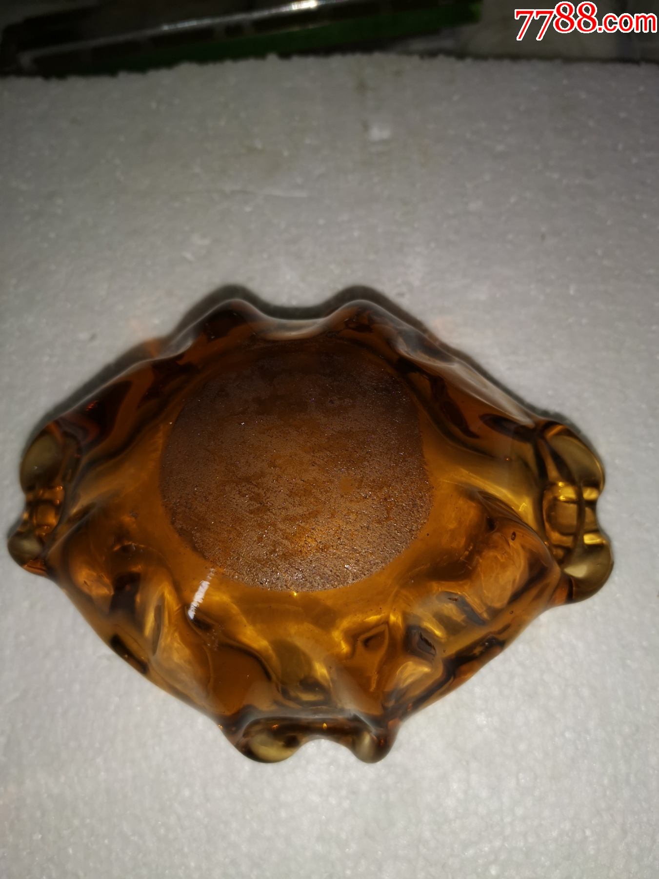 茶色玻璃烟灰缸