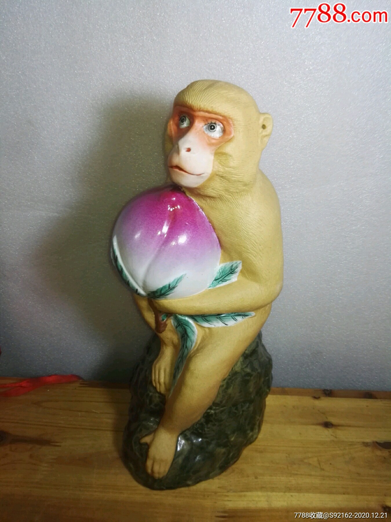 景德镇雕塑瓷金猴献寿工艺美术大师张育贤作品