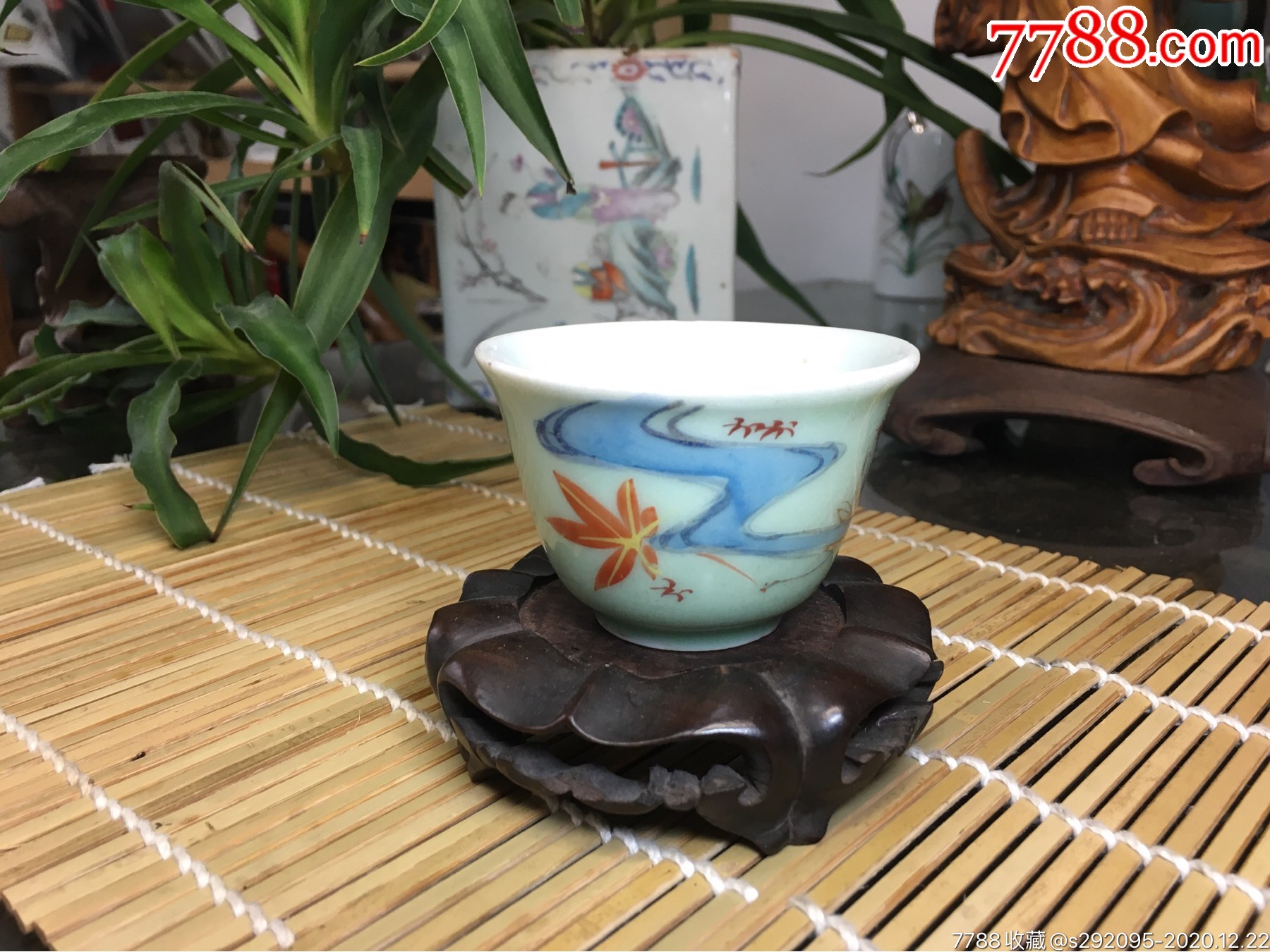 民国红釉描金枫叶杯