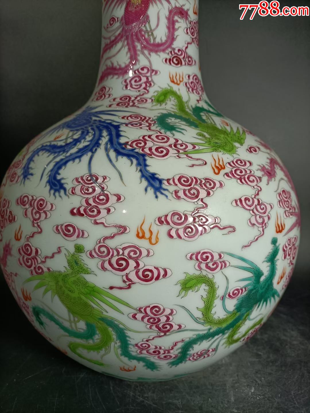 卢芹斋古董商回流,清代精绘粉彩云凤纹大尺寸天球瓶