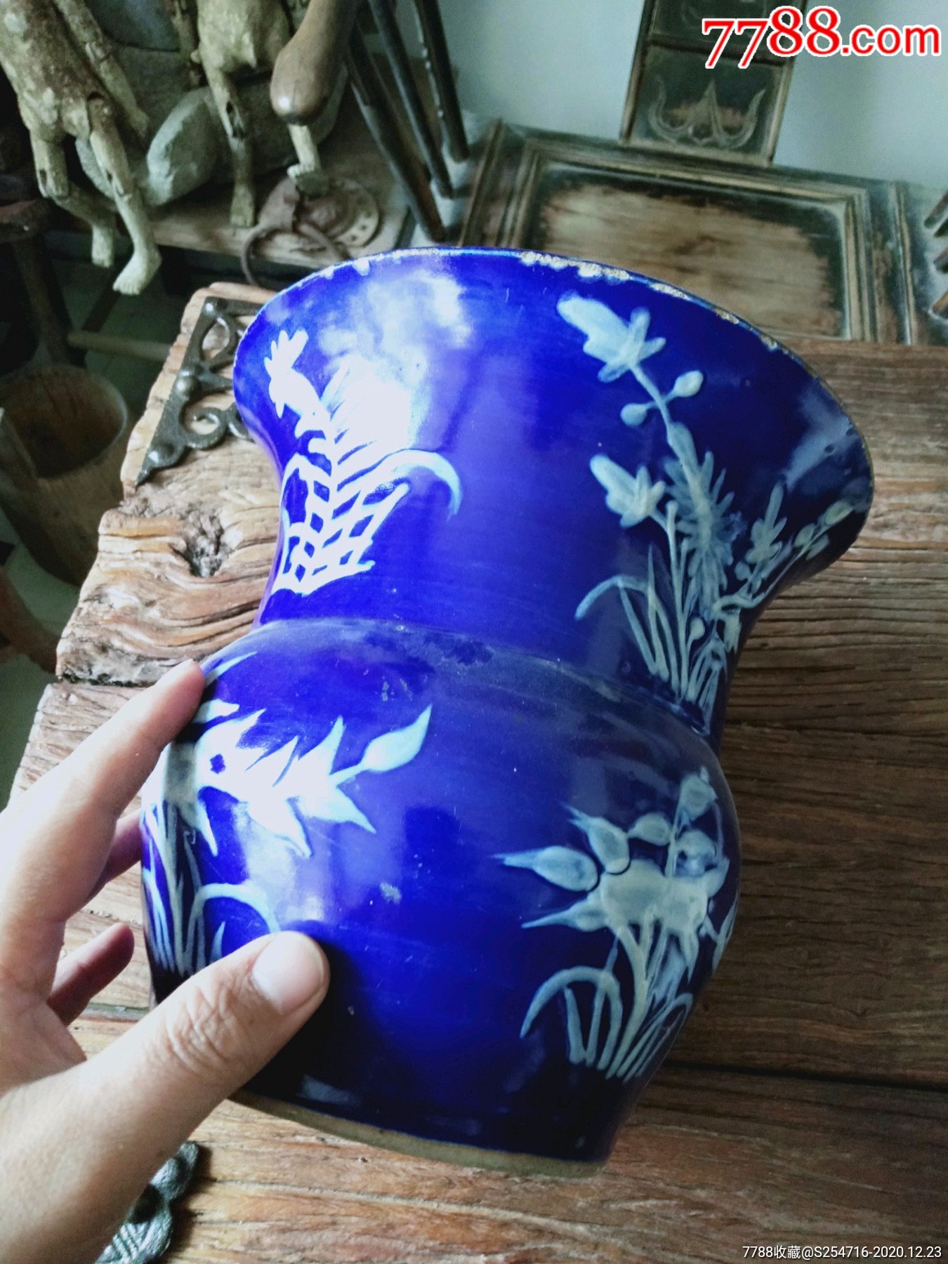 清代精品老霁蓝釉痰盂