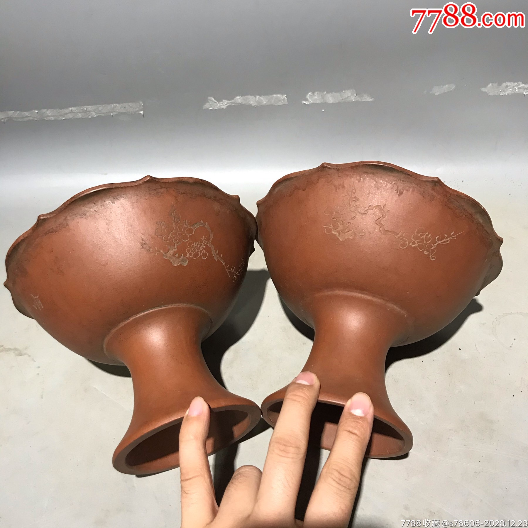 紫砂挂釉荷叶盘