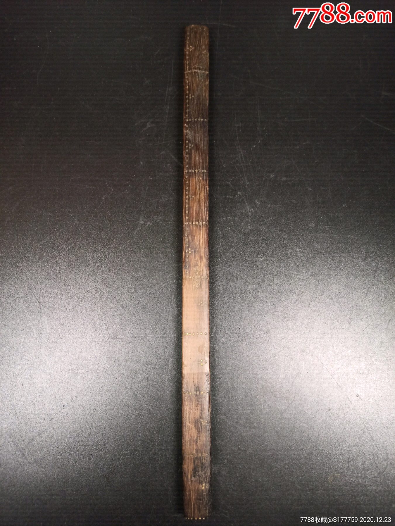 民国嵌铜星木尺子裁缝铺工具,刻尺度包浆熟旧,皮壳老辣,岁月痕迹明显.