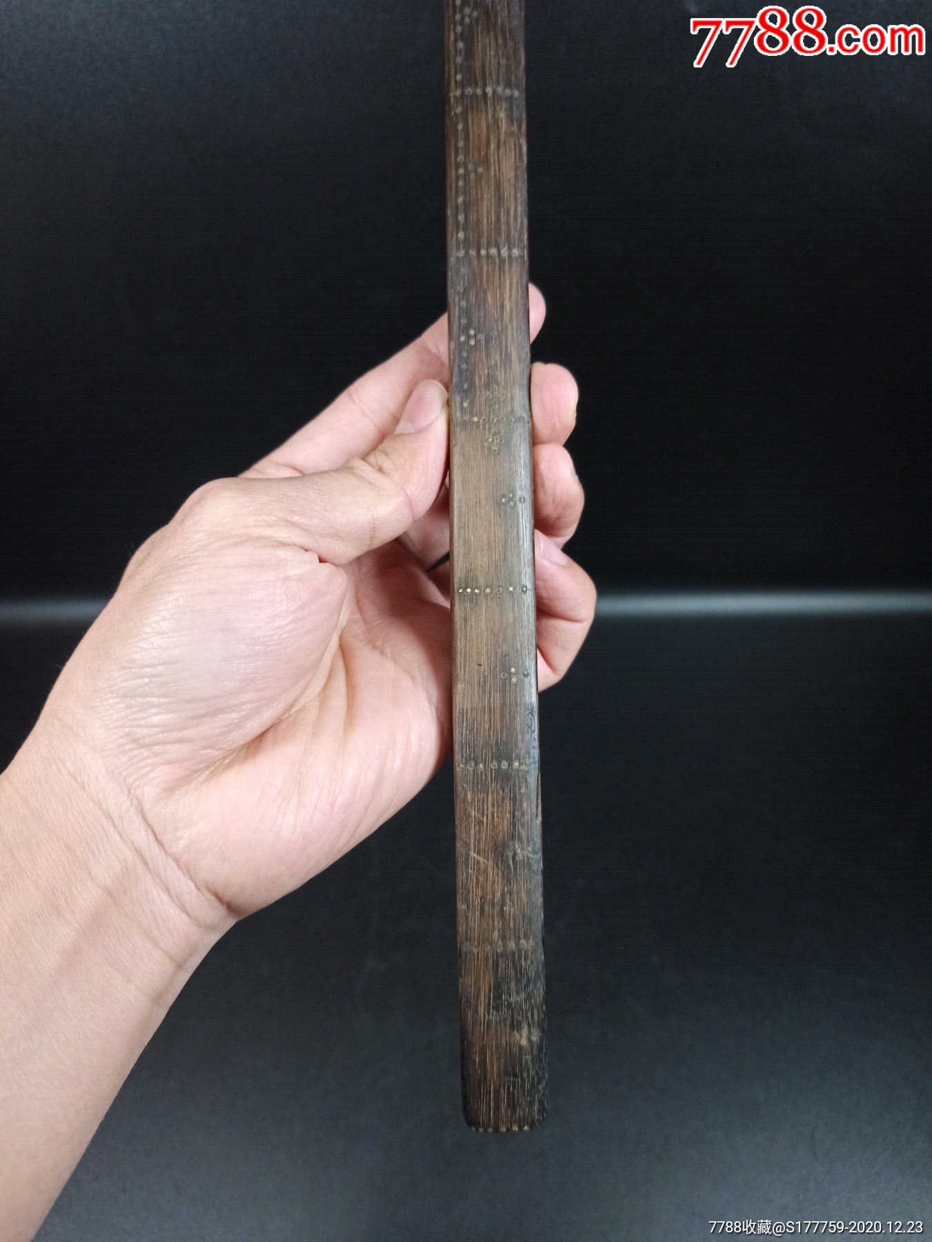 民国嵌铜星木尺子裁缝铺工具,刻尺度包浆熟旧,皮壳老辣,岁月痕迹明显.