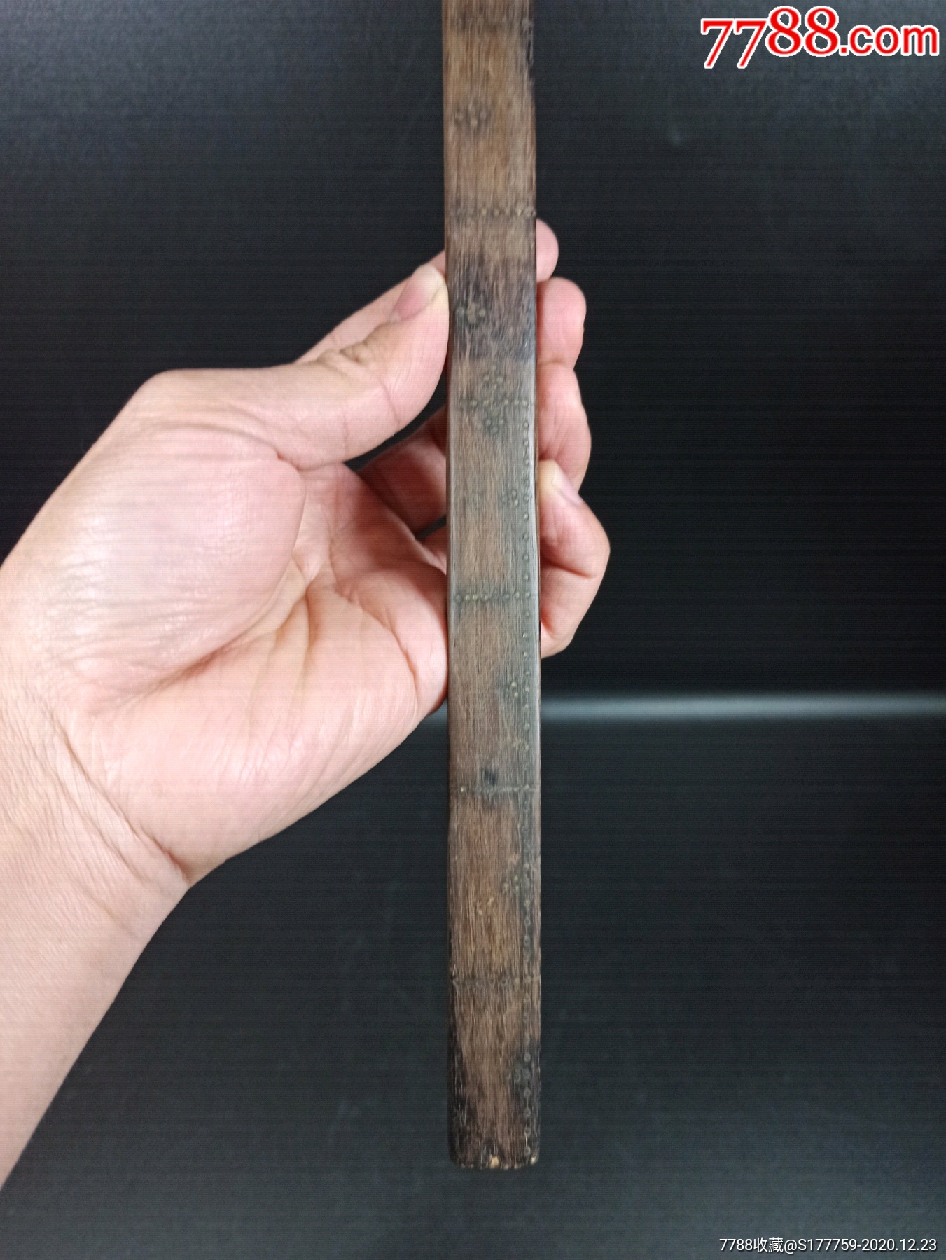 民国嵌铜星木尺子裁缝铺工具,刻尺度包浆熟旧,皮壳老辣,岁月痕迹明显.