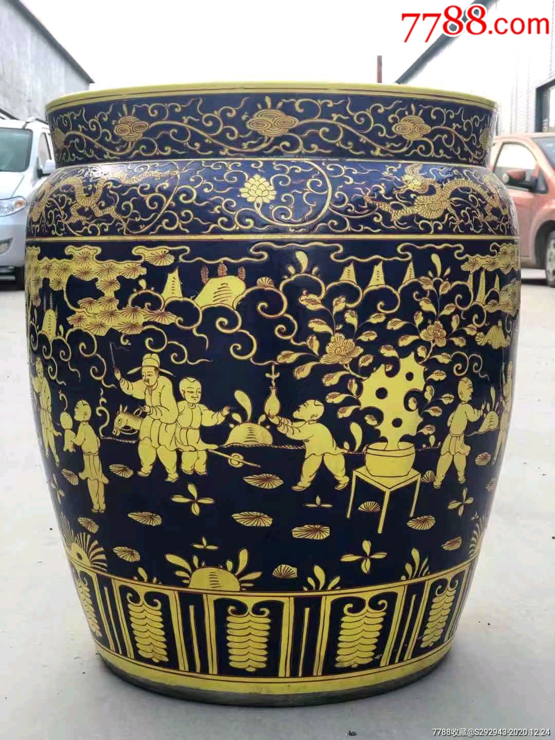 明代缠枝莲龙纹人物故事卷缸,纯手绘人物形态逼真,工艺精美,器型端庄