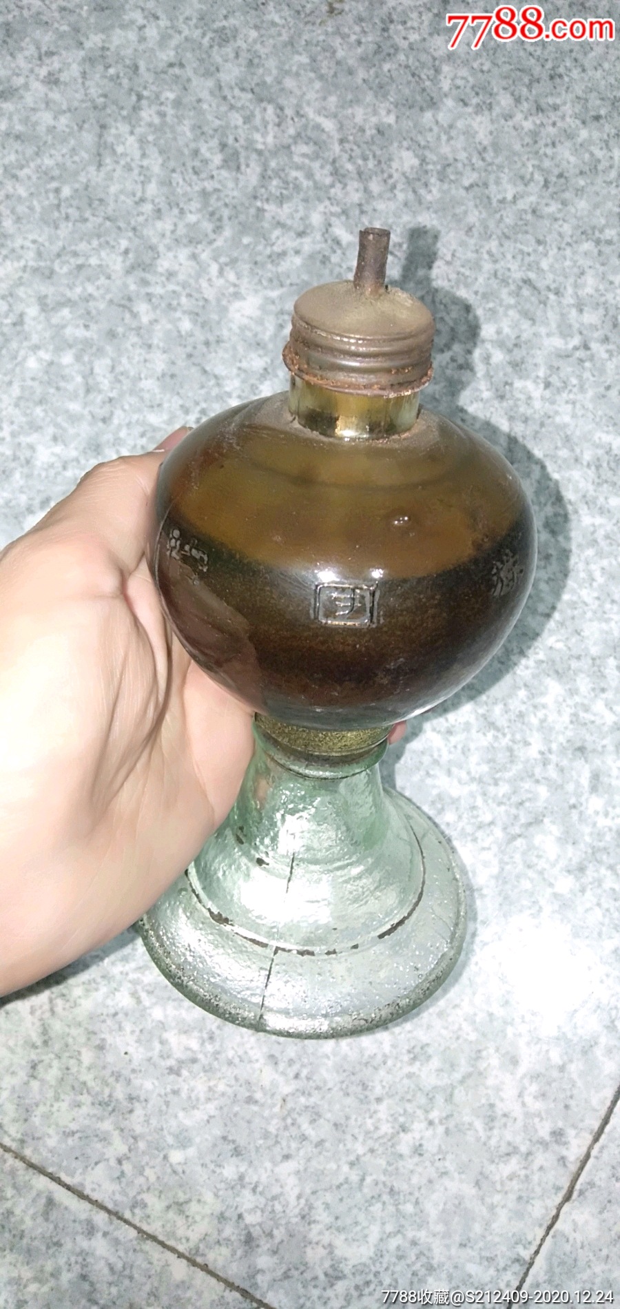 文革煤油灯～民族团结花盛开