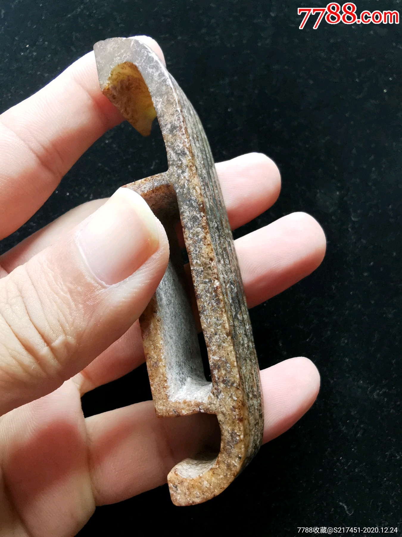 汉代波纹青玉剑璏