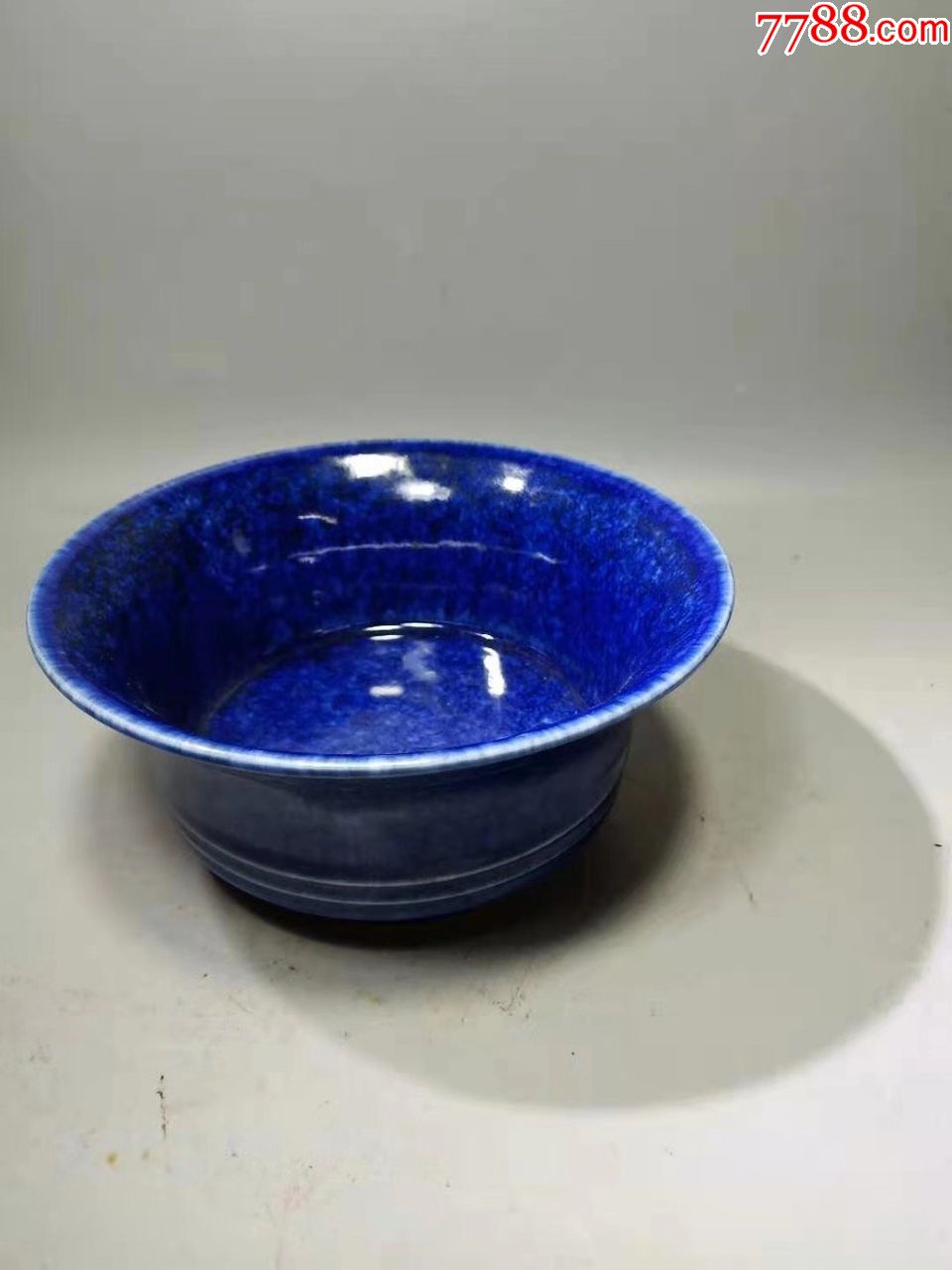 洒蓝釉暗花大碗