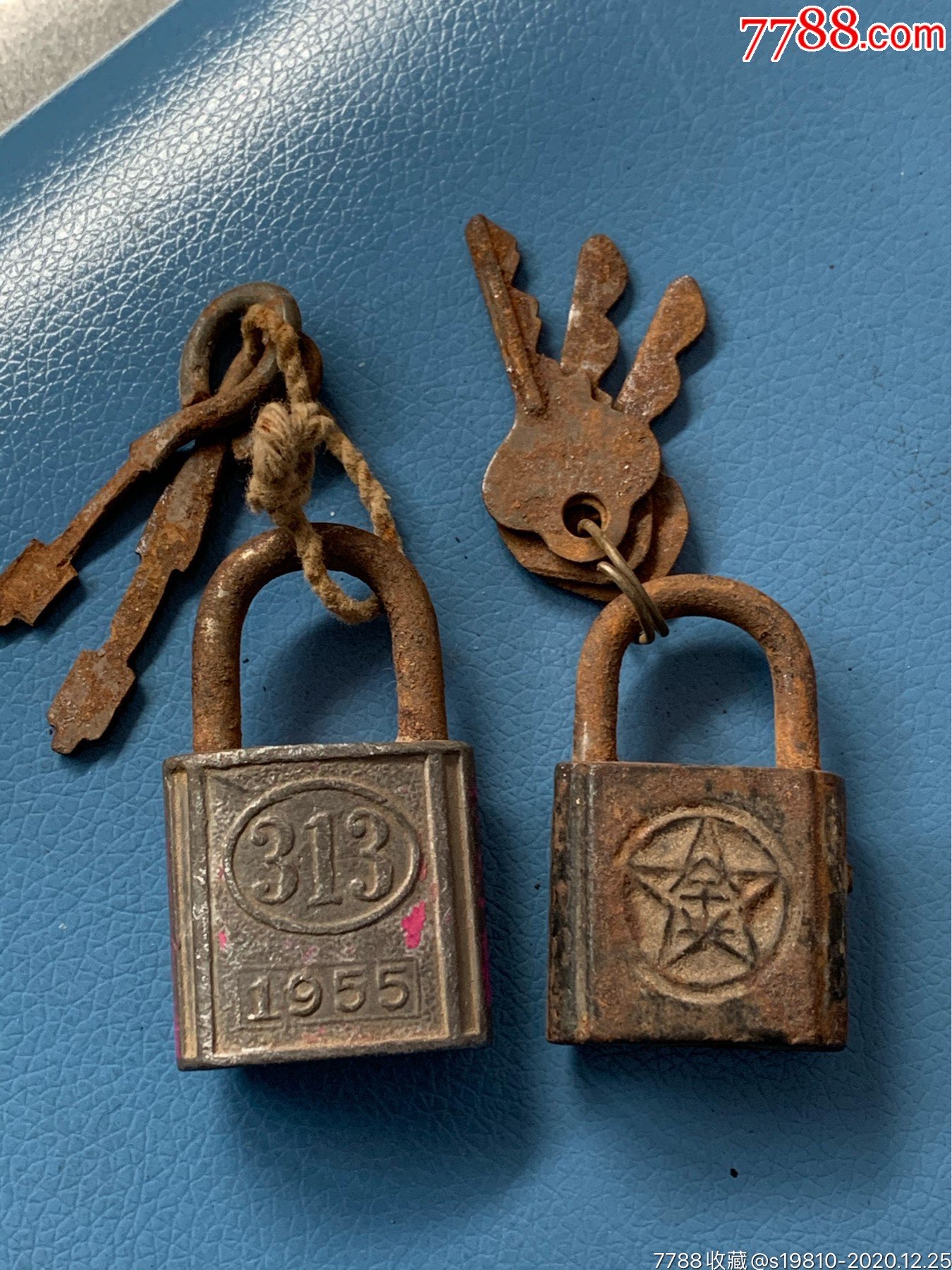 早期铁挂锁两个