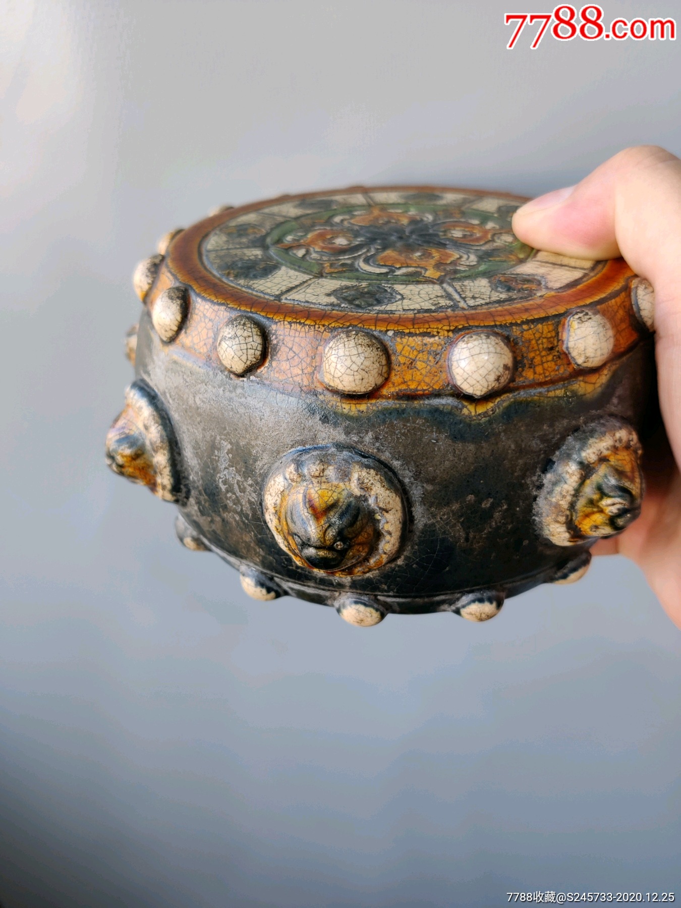 宋辽三彩瑞兽首鼓钉鼓凳