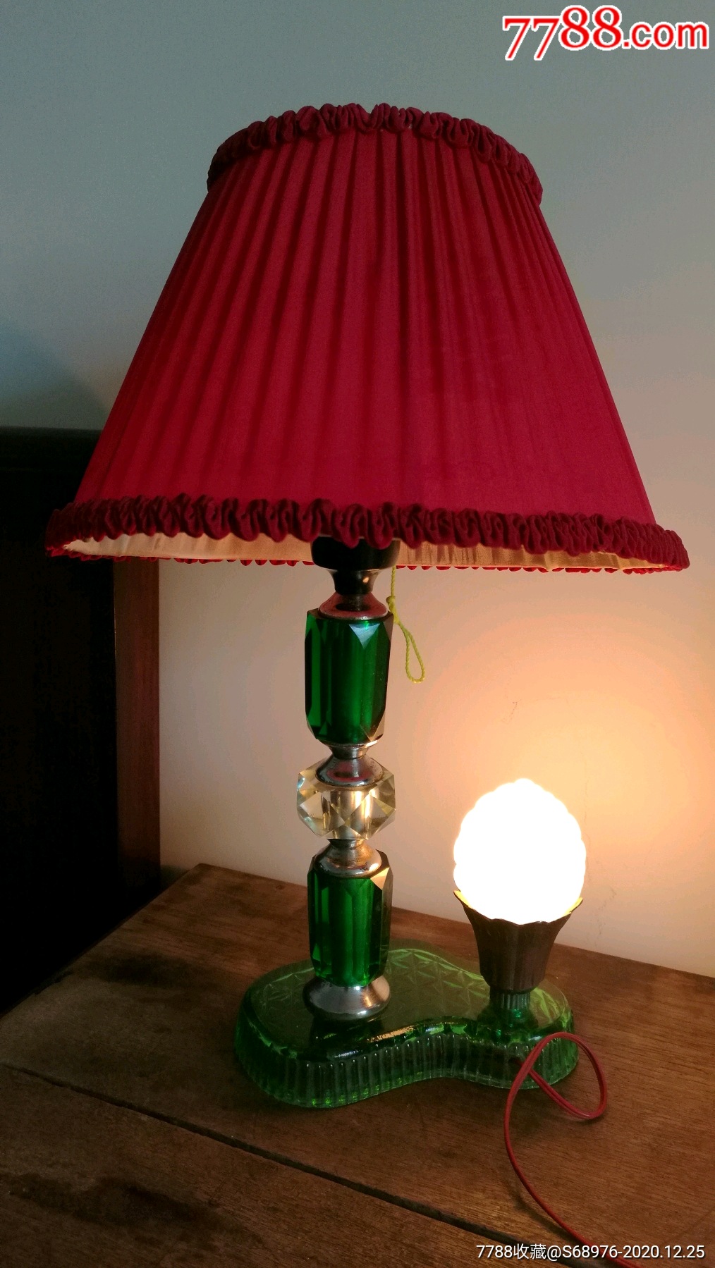 老台灯,6070年代玻璃座后灯(带灯罩)使用正常,可用可藏,可做年代戏
