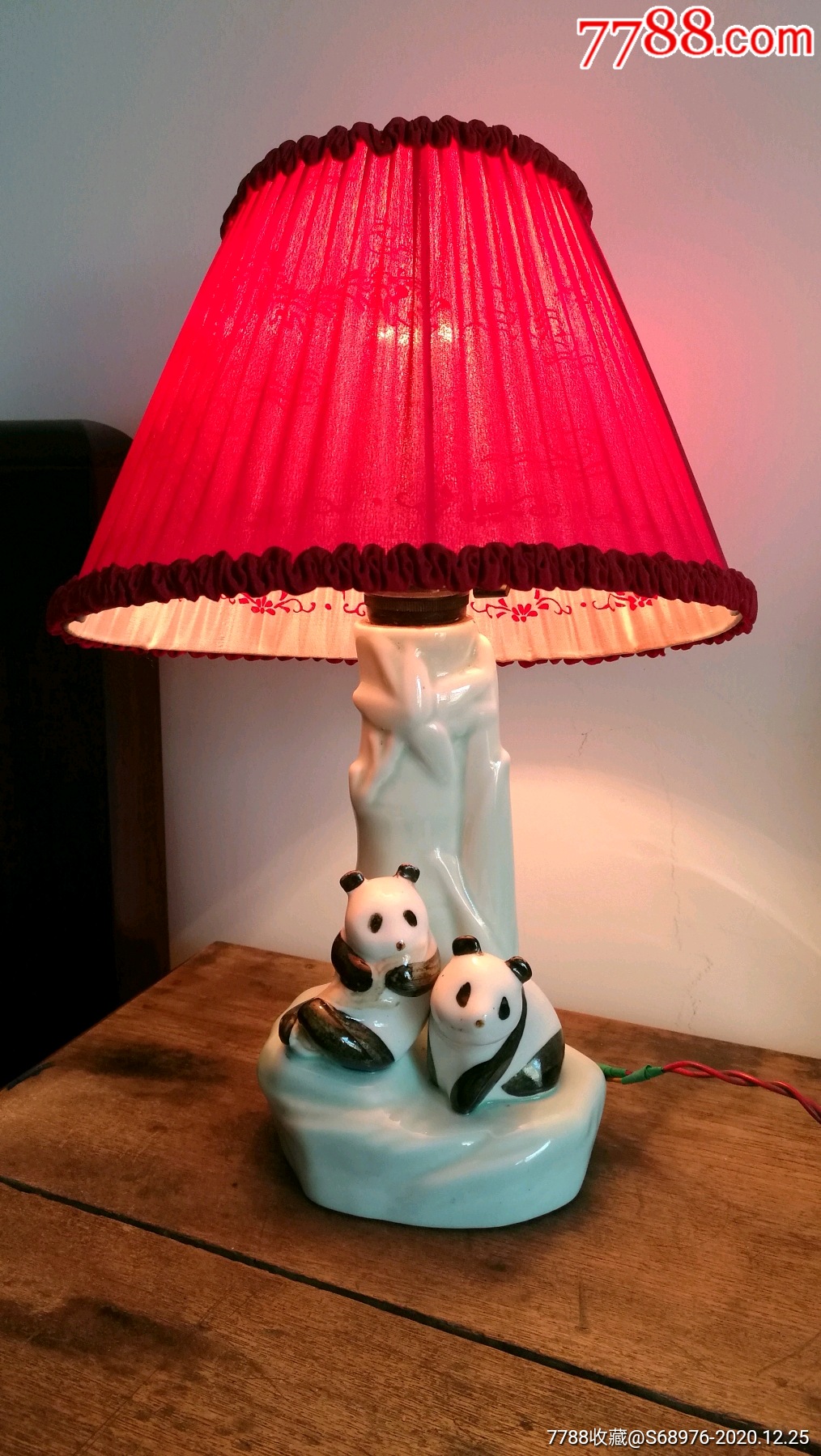 文革台灯,文革熊猫台灯带灯罩,品相好无磕碰,使用正常,可用可藏可做