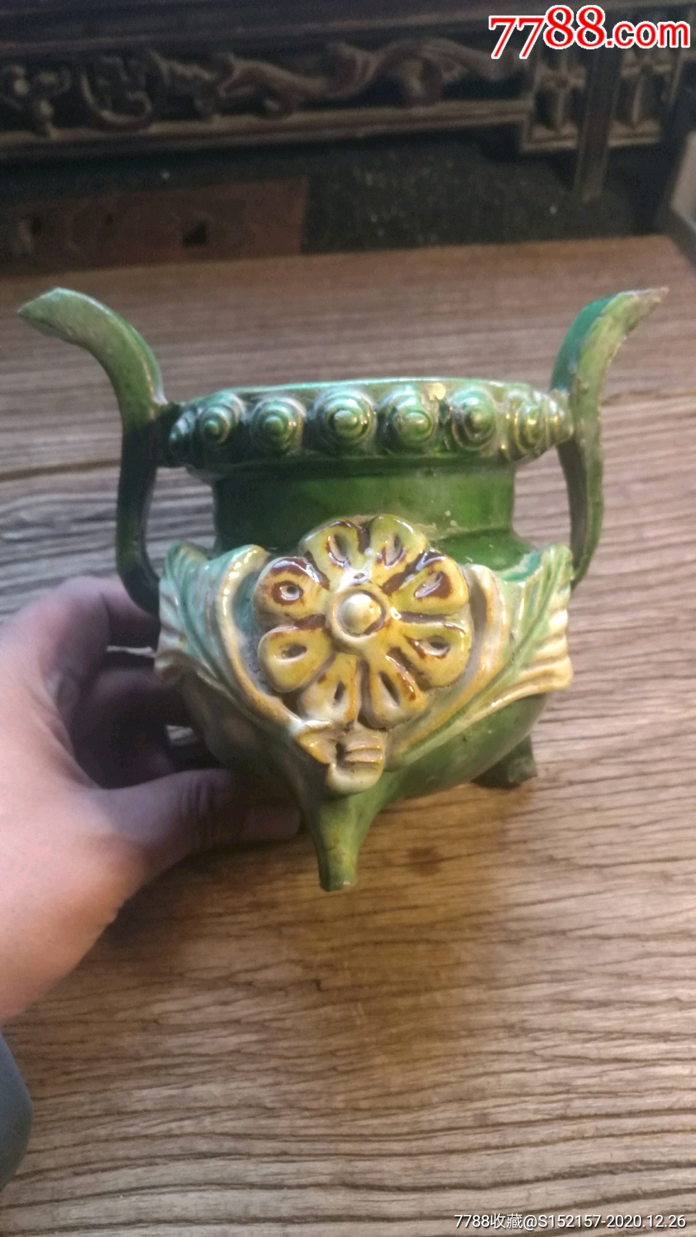 明三彩飘带三足炉