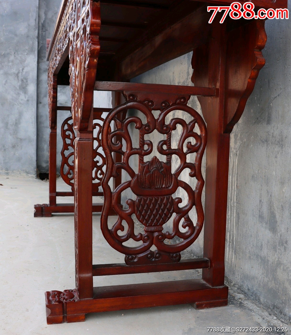 民国菠萝格中堂四件套,雕刻鹤鹿同春.寓意深长.