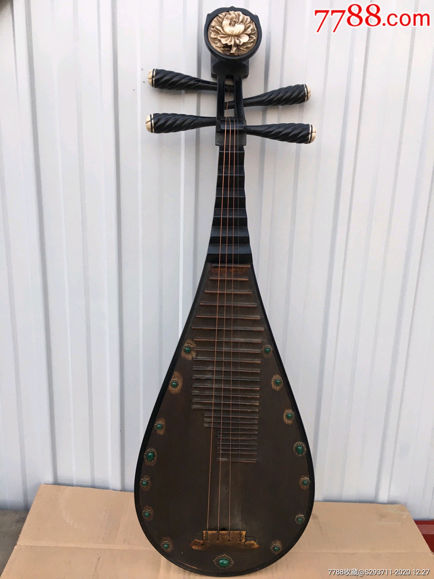 旧藏镶嵌宝石琵琶,做工精致,包浆厚重,品相完美,正常使用!