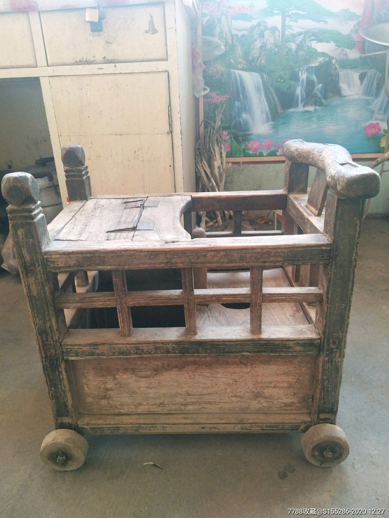 古代的婴儿车一辆品相不错过去的东西确实结实还可以使用包老包真