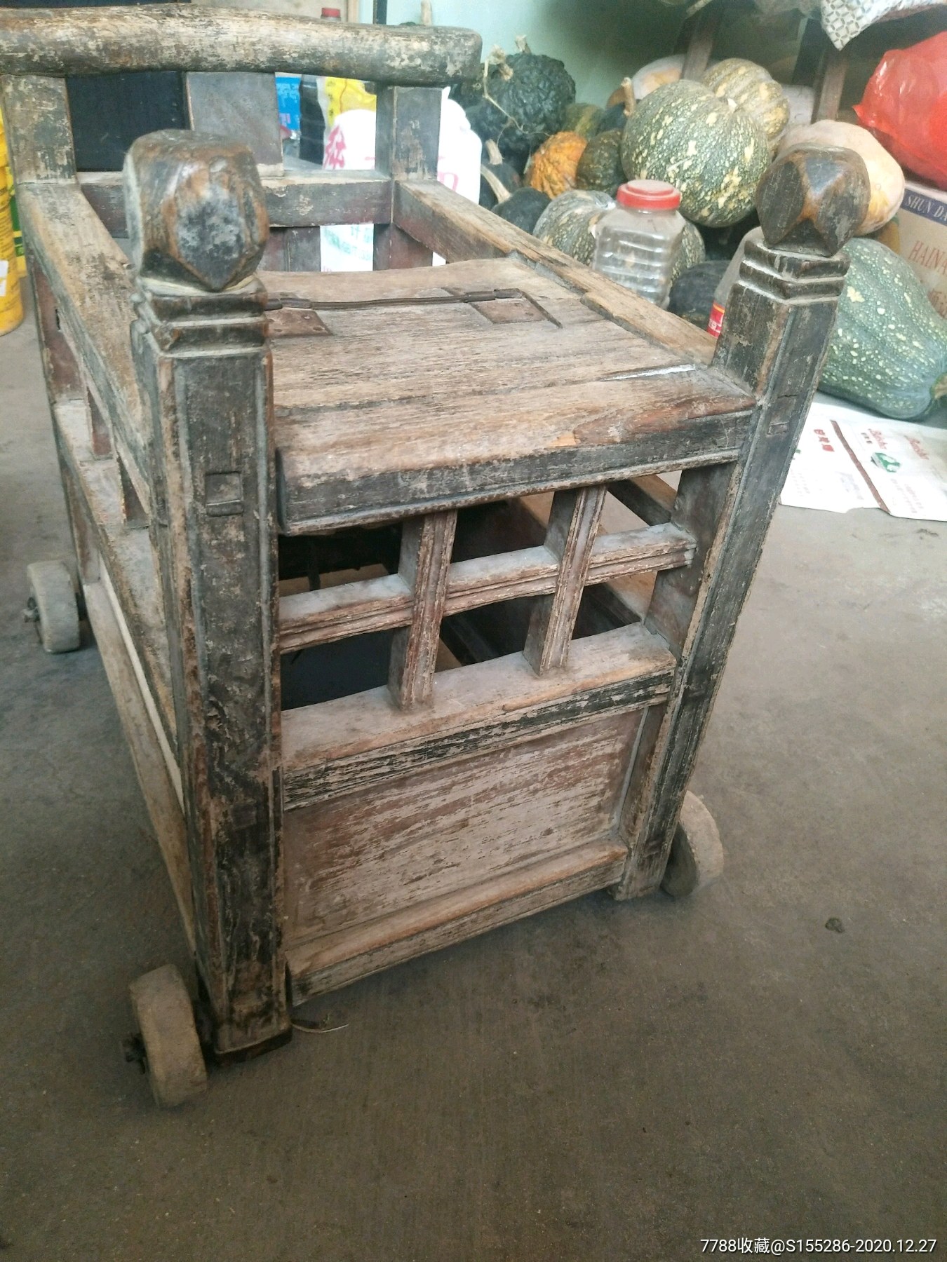 古代的婴儿车一辆品相不错过去的东西确实结实还可以使用包老包真