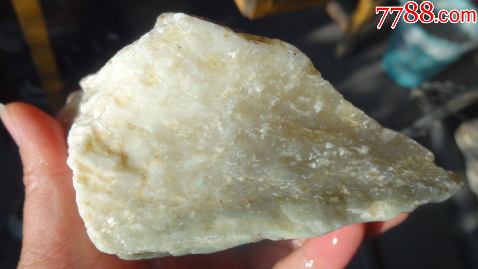 低售2斤多新疆天然和田玉原石(57)