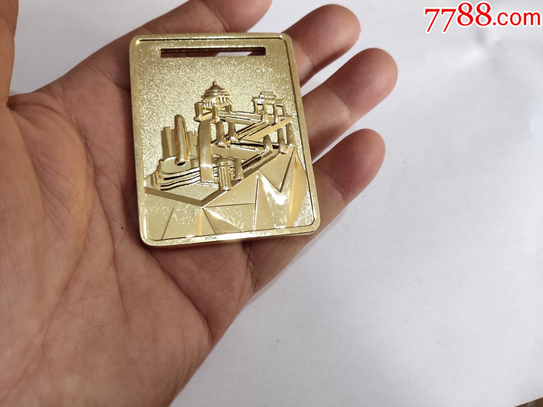 首页 零售 体育运动徽章 >> 2016重庆国际半程马拉松纪念章