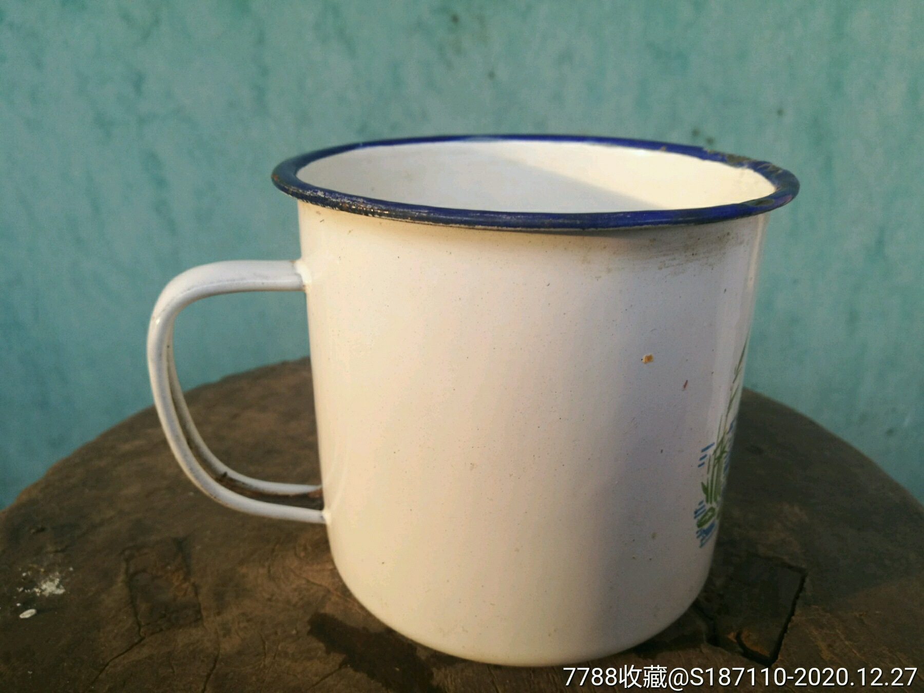 "三胜老牌"荷花纹搪瓷缸子