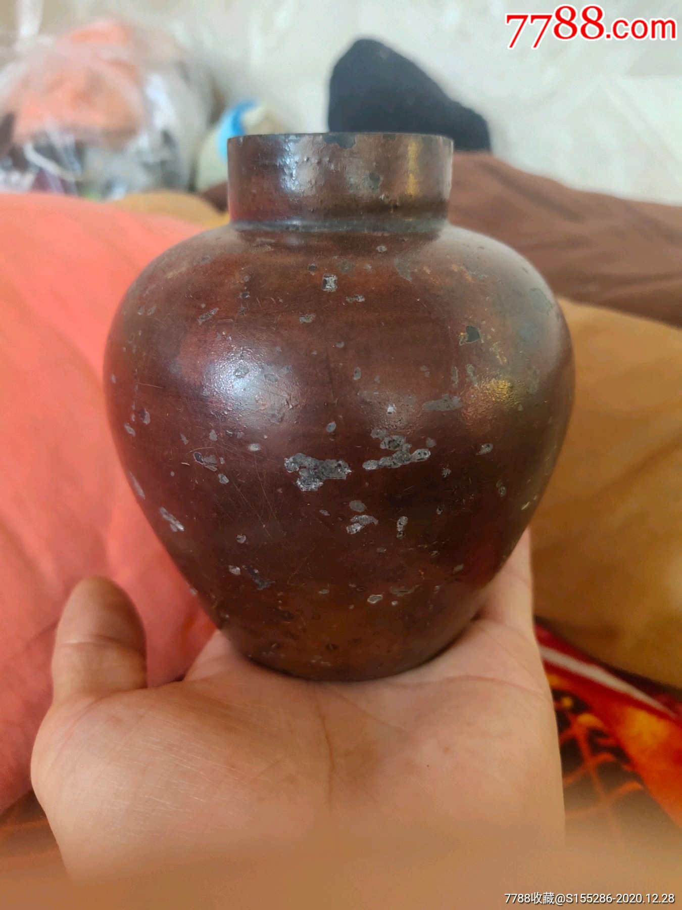 明代黑陶挂釉人头茶叶罐,器型漂亮,品相如图,有一点小脱釉,其余无任何