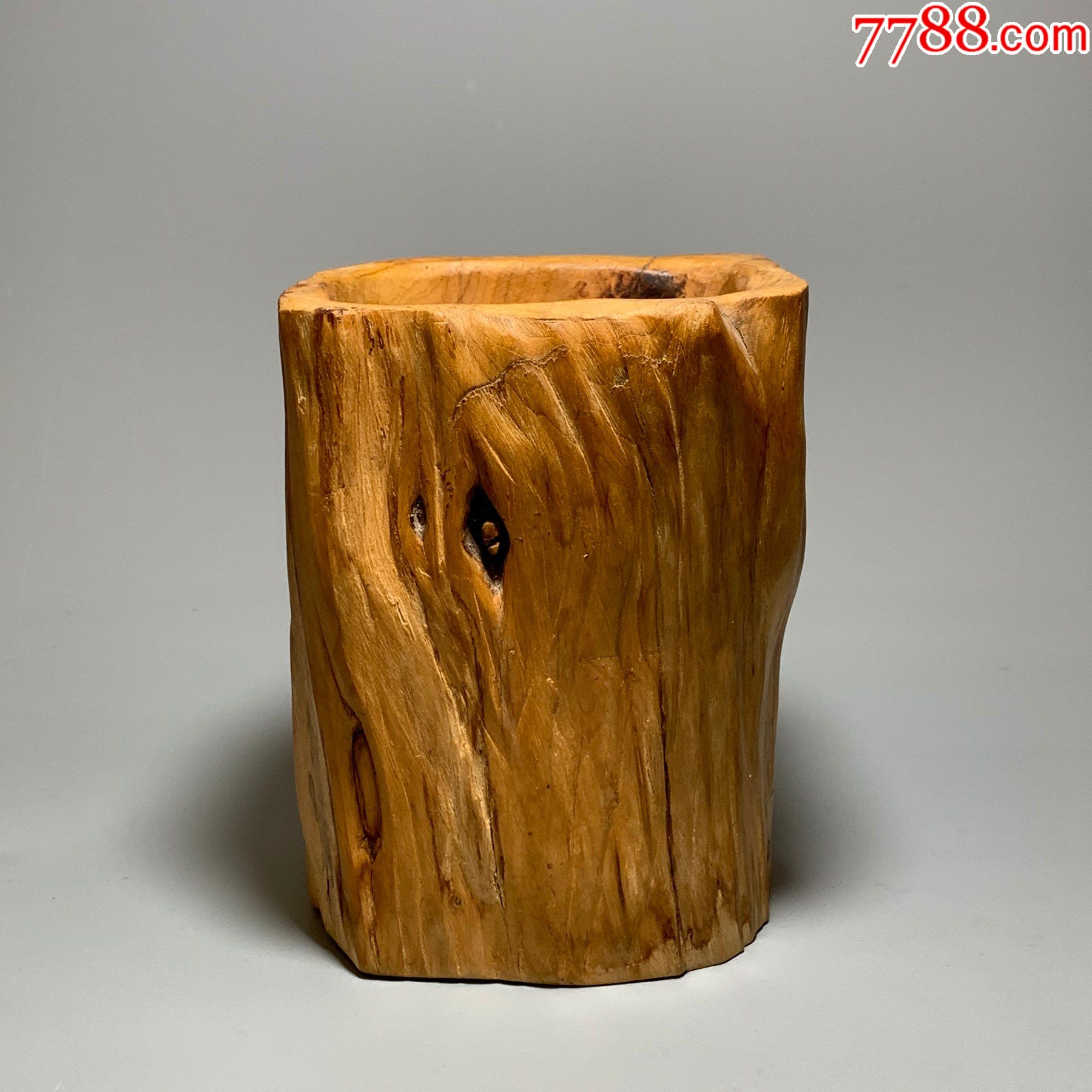 木雕笔筒-整料制成