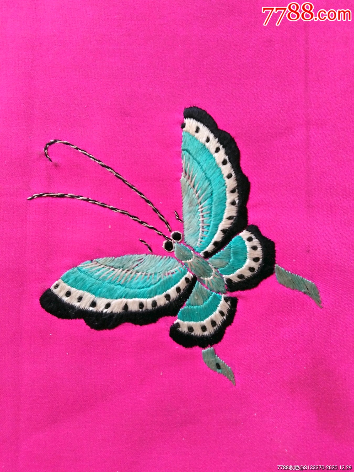 手工绣花鸟图案戏服