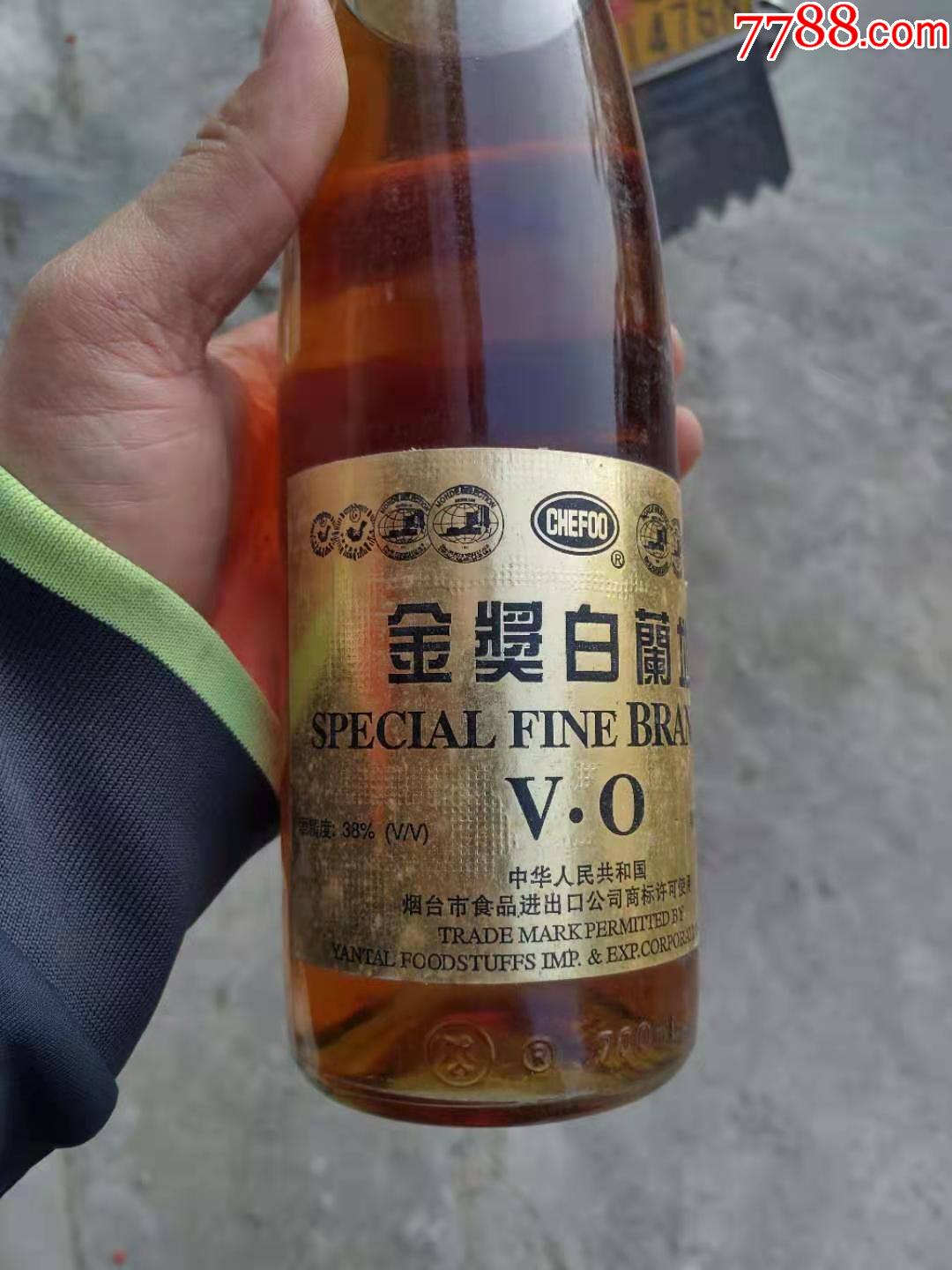一支2006中国烟台金奖白兰地