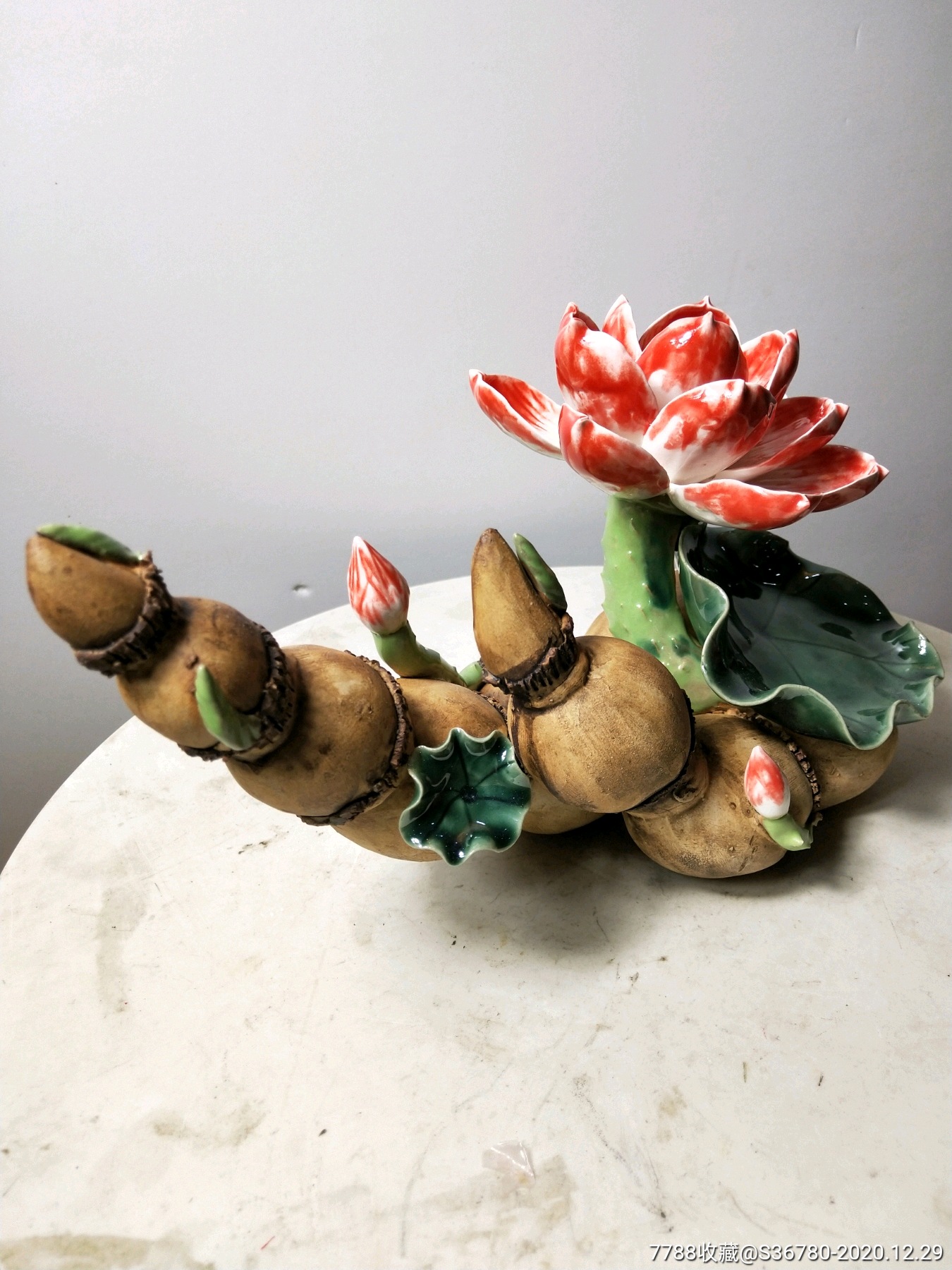 佛山陶瓷工艺瓷质摆件艺术品(莲藕荷花一个)