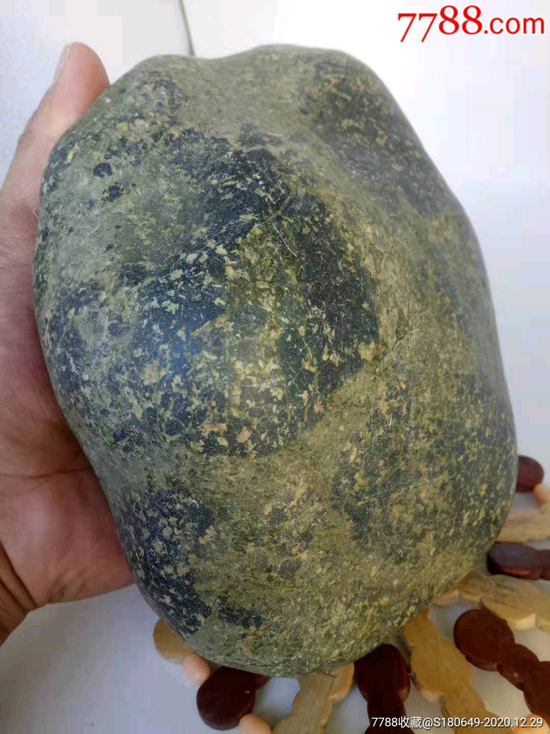 橄榄绿陨石(吸磁铁)