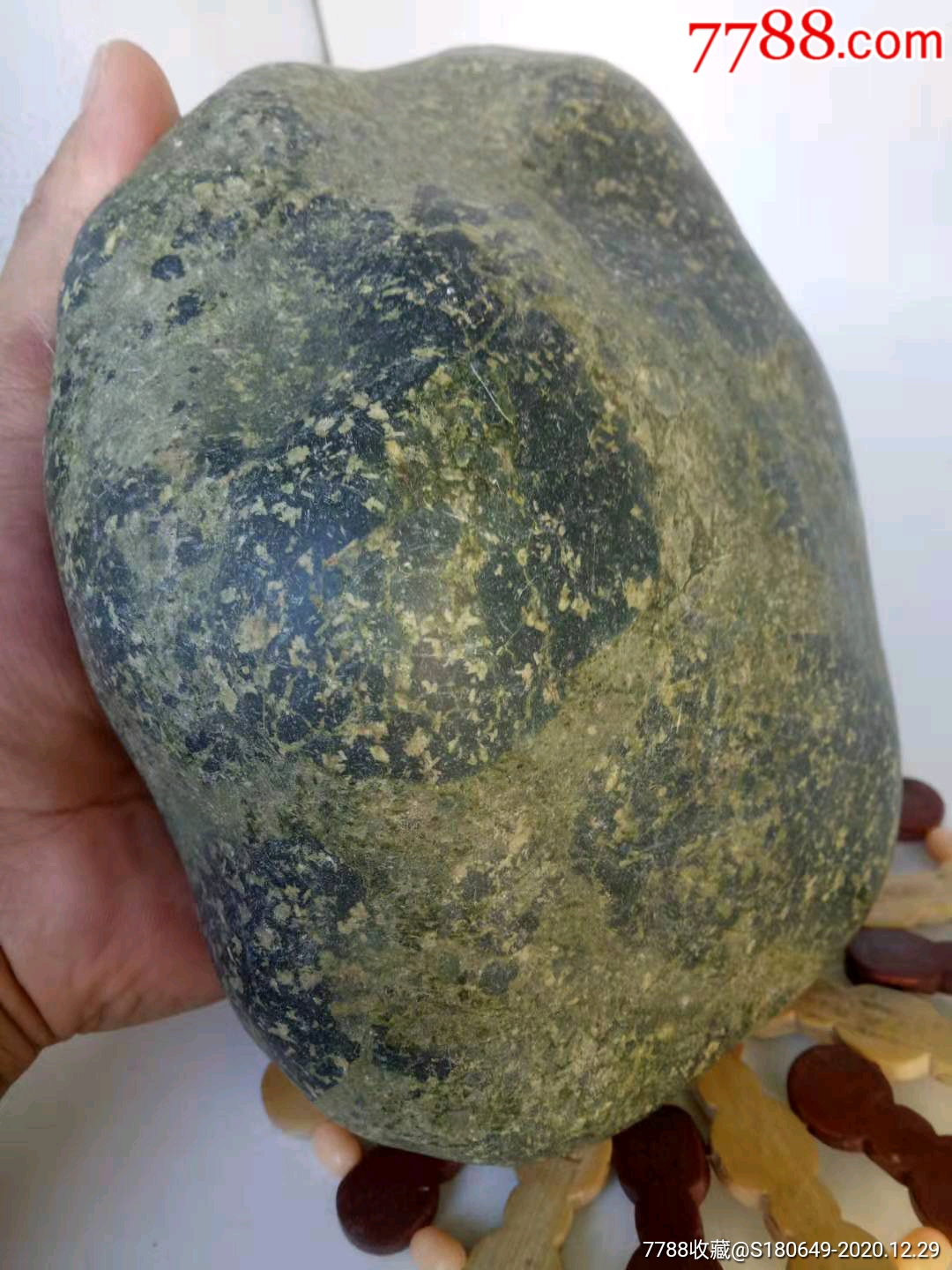 橄榄绿陨石(吸磁铁)