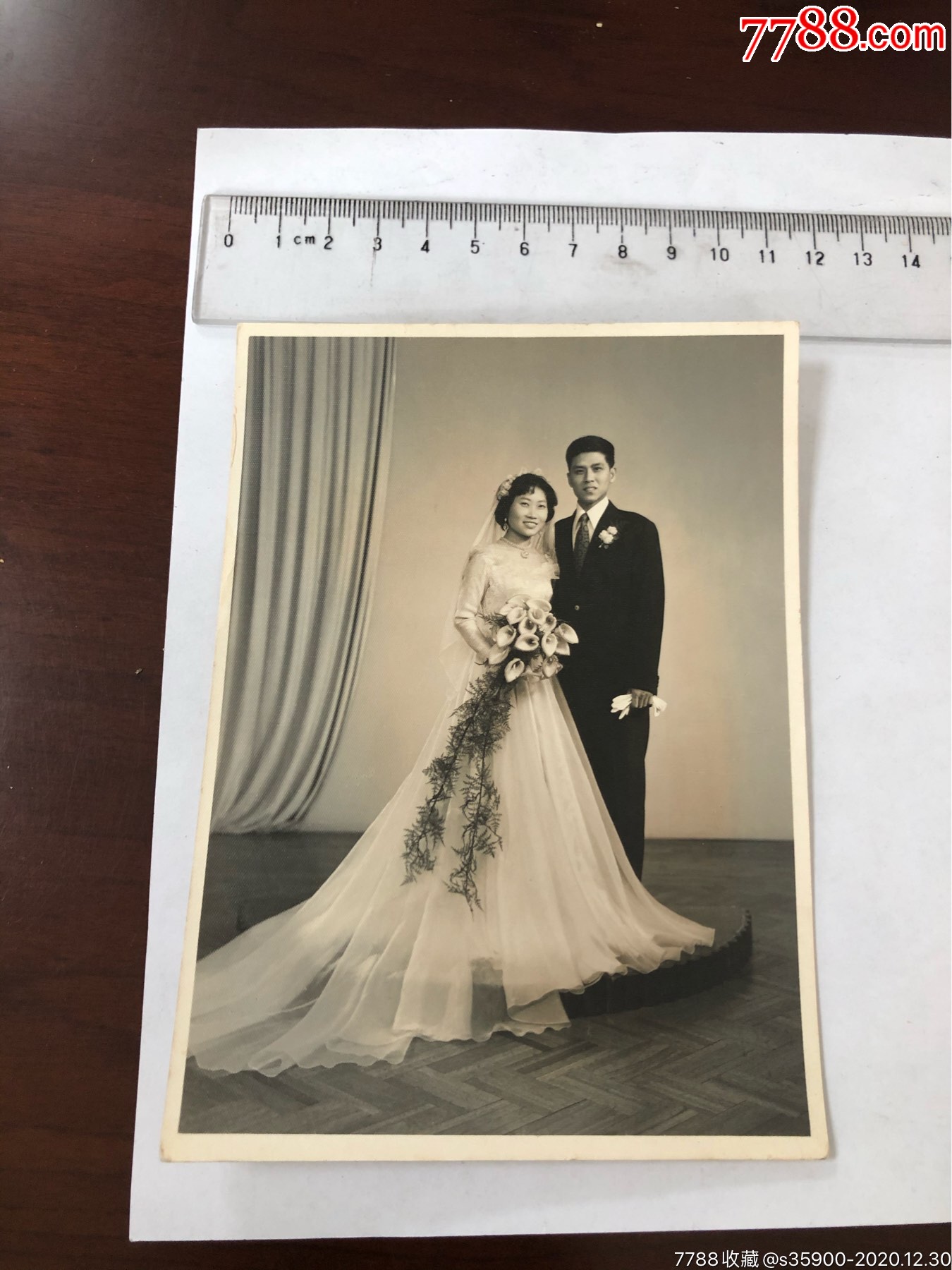 王开照相馆拍的2张美女和帅哥结婚照片3