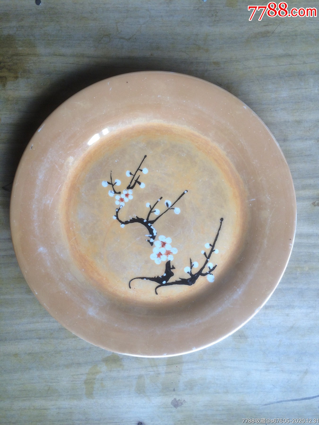 手绘梅花电光釉瓷盘