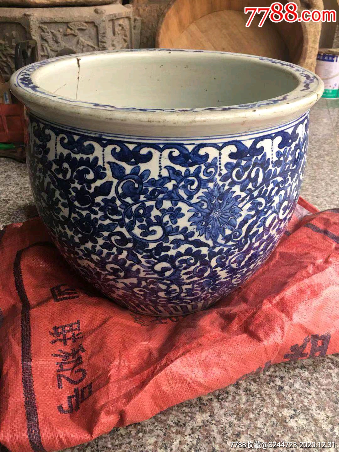 乾隆青花瓷大画缸