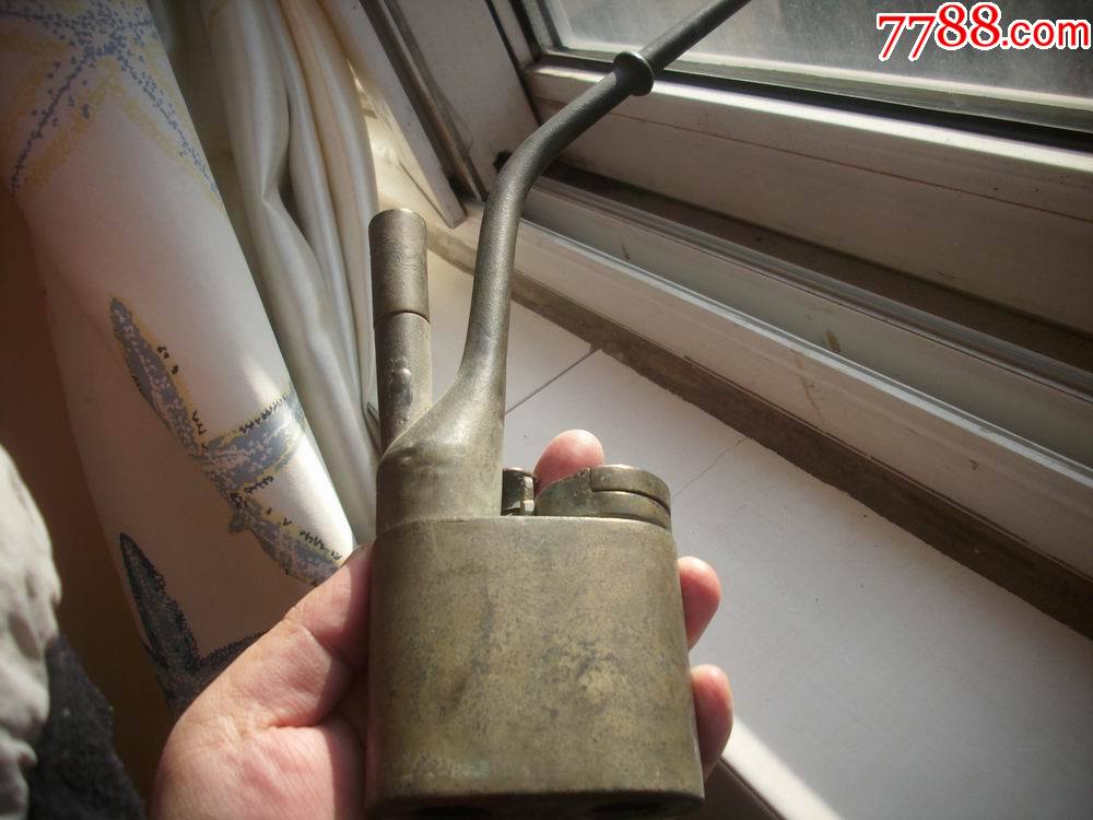民国时期广东十八铺陈连记款白铜水烟袋品如图高27厘米